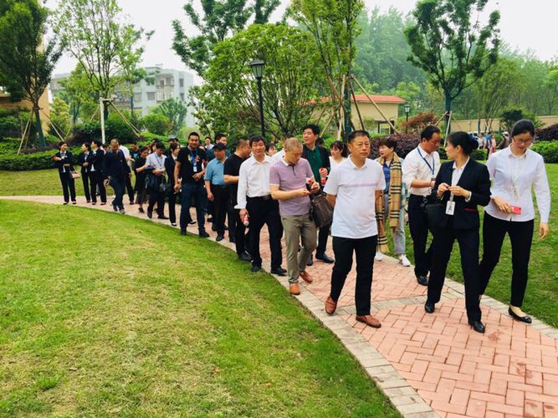 物业公司如何提升小区管理服务质量？以某现代社区为例